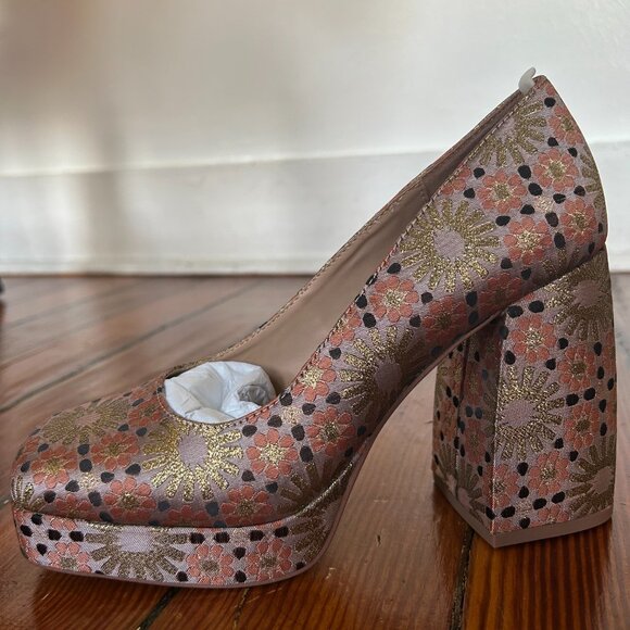 Golden and rose pumps by Katy Perry - Picture 4 of 6